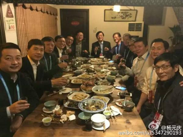 2015年12月16日晚，第二屆世界互聯(lián)網大會，互聯(lián)網大佬在烏鎮(zhèn)小聚。